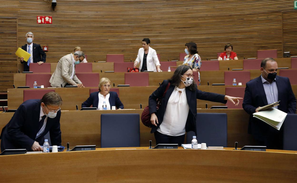 Puig, junto a sus vicepresidentes, en Les Corts