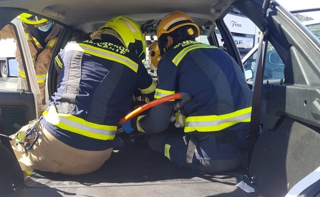 Momento de las maniobras de excarcelación del herido. 