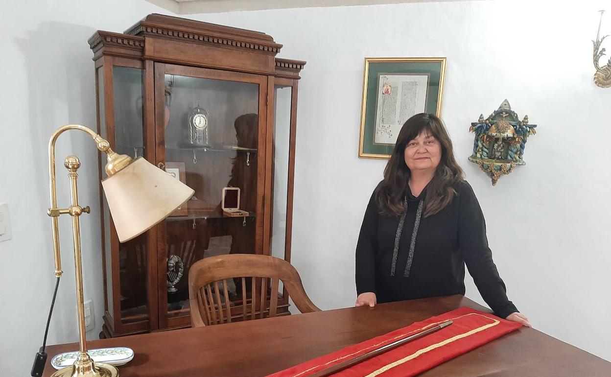 Assumpta Domínguez, alcaldesa de Potries, en el despacho de alcaldía donde se celebran las ceremonias civiles. 