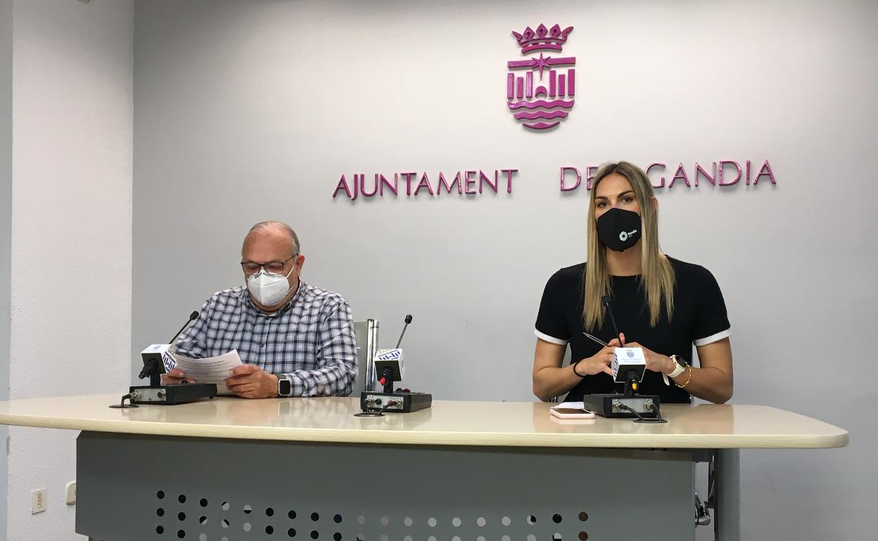 Toni Deusa y la edil de Deportes de Gandia, Lydia Morant. 