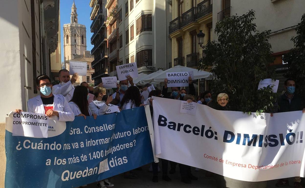 Un momento de la protesta en las proximidades del Palau de la Generalitat.