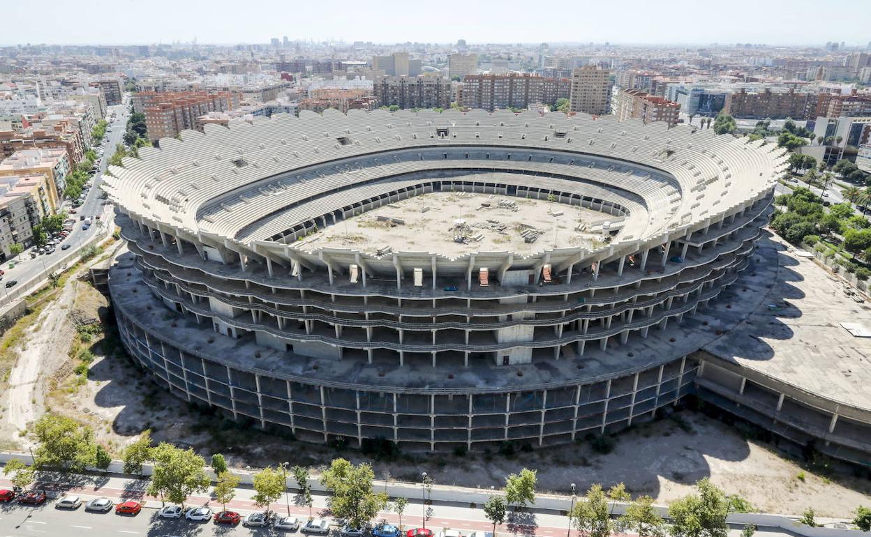 El nuevo estadio del Valencia, visto desde la calle la Safor. 