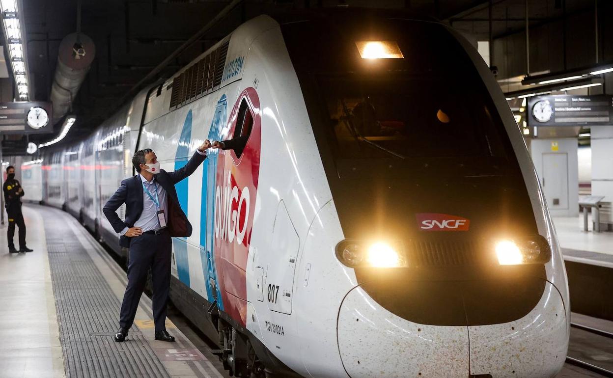 Los trenes de la francesa Ouigo, a su llegada a la estación de Sants