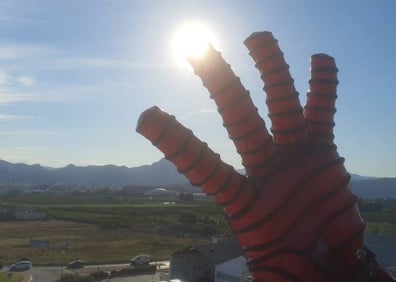 Imagen secundaria 1 - Proceso de monatje de la figura en el taller de Daimús.