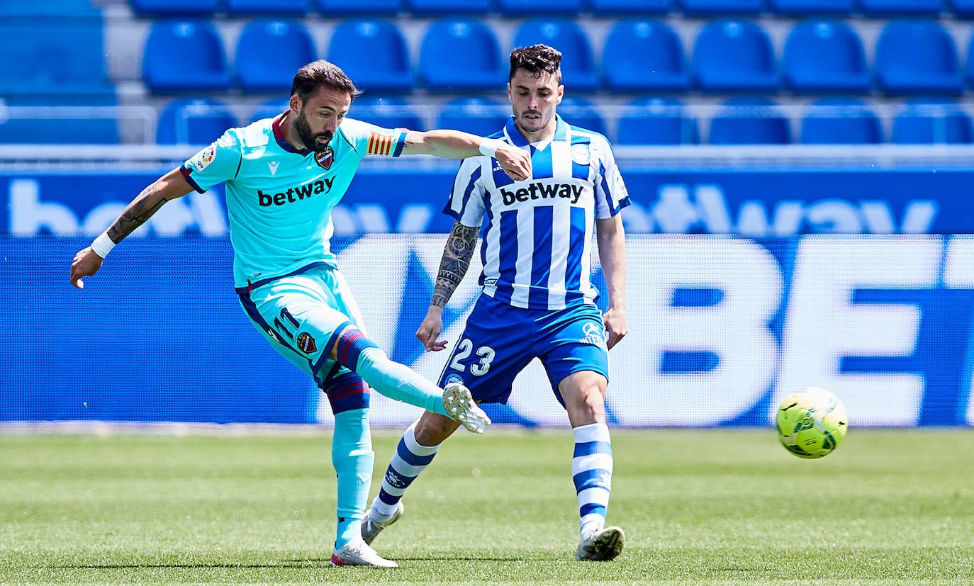 Fotos: Las mejores imágenes del Deportivo Alavés-Levante UD