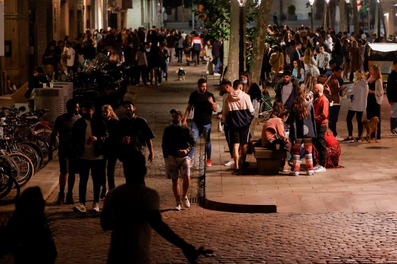 Fiesta en la calle el primer día sin estado de alarma. 