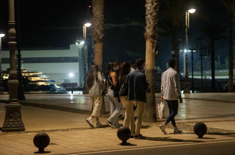 Fiesta en la calle el primer día sin estado de alarma. 