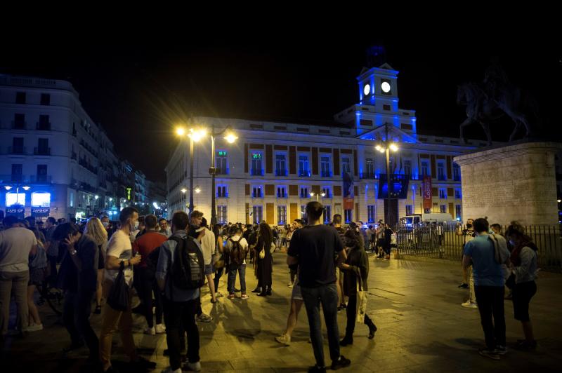 Fiesta en la calle el primer día sin estado de alarma. 