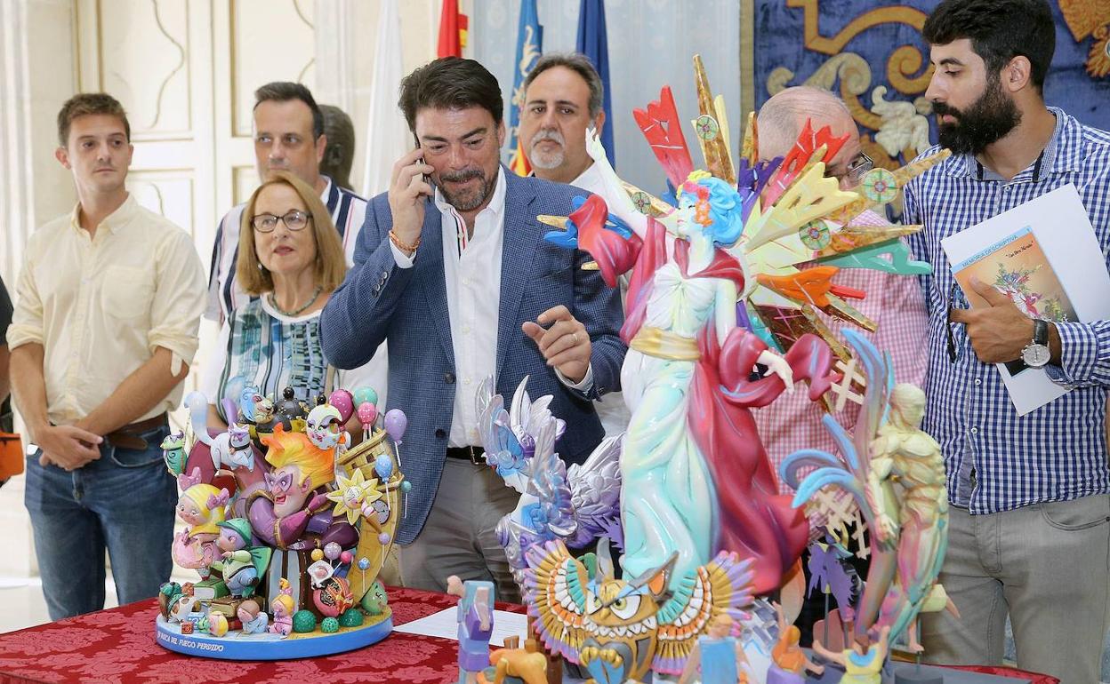 El alcalde de Alicante, Luis Barcala, quiere esperar a ver la evolución de la pandemia. 