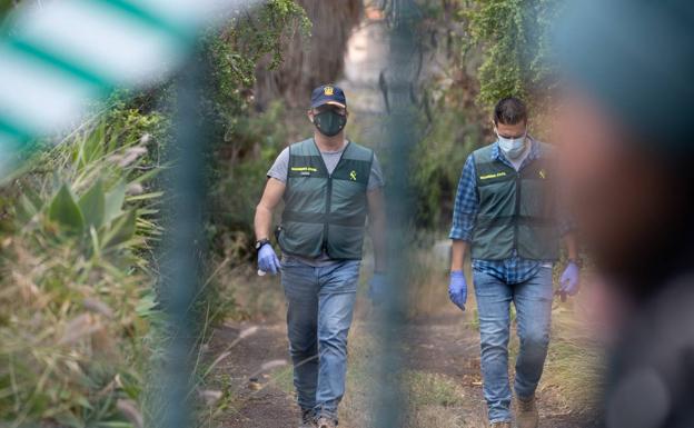 La Guardia Civil continúa buscando pista para encontrar a las dos hermanas desaparecidas junto a su padre en Canarias.