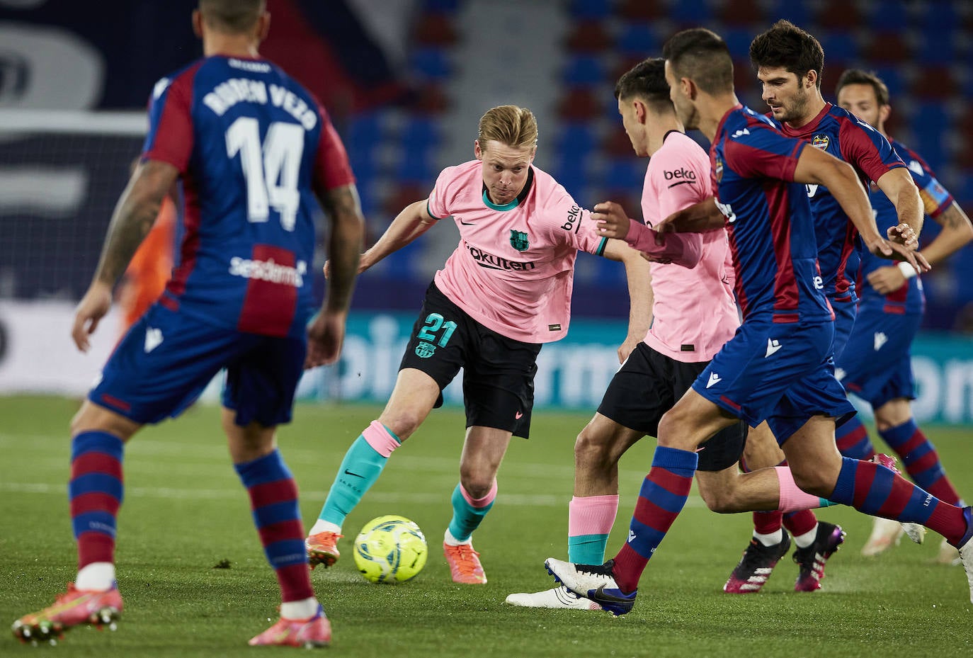 Fotos: Las mejores imágenes del Levante UD-FC Barcelona