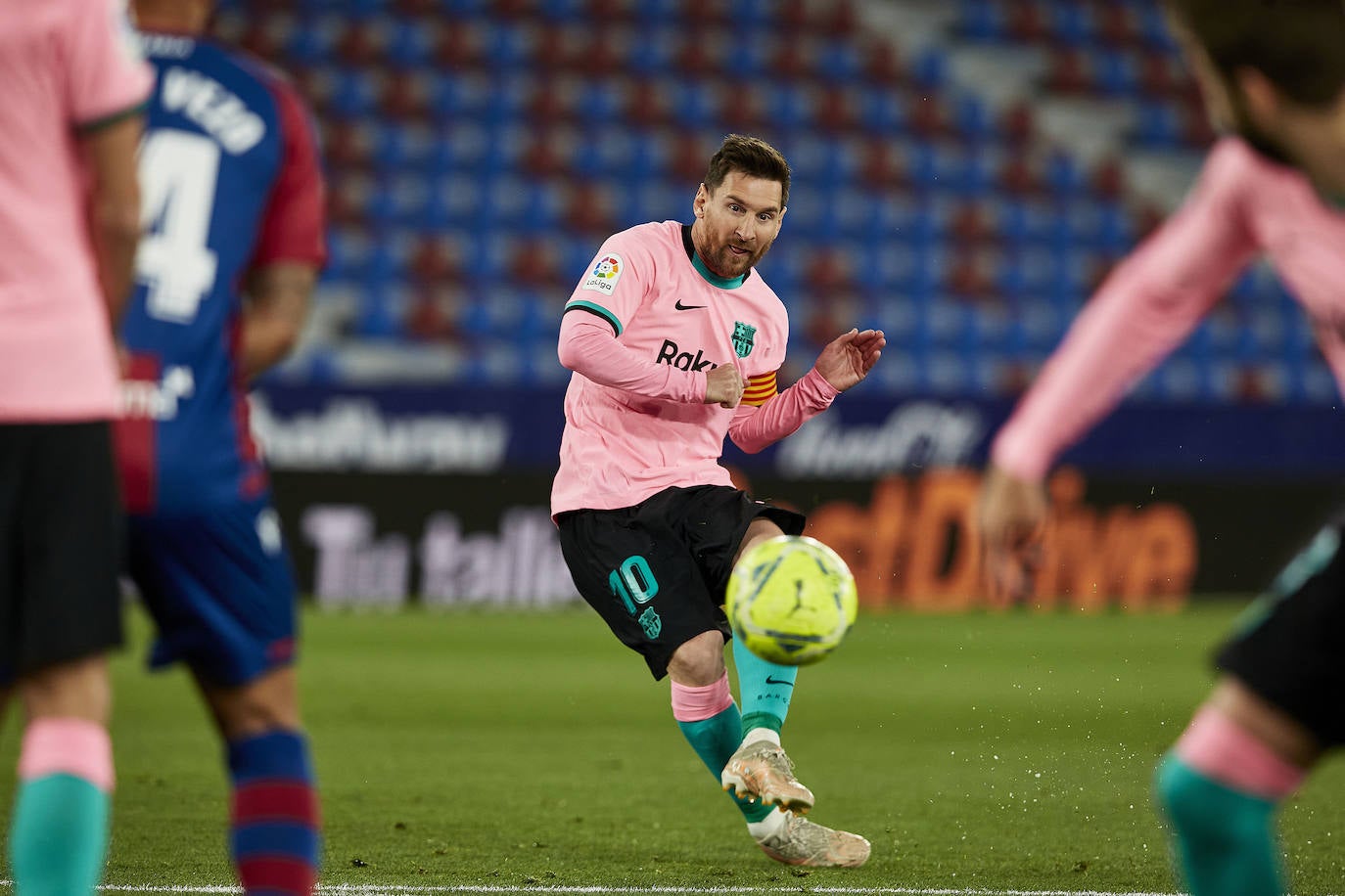 Fotos: Las mejores imágenes del Levante UD-FC Barcelona