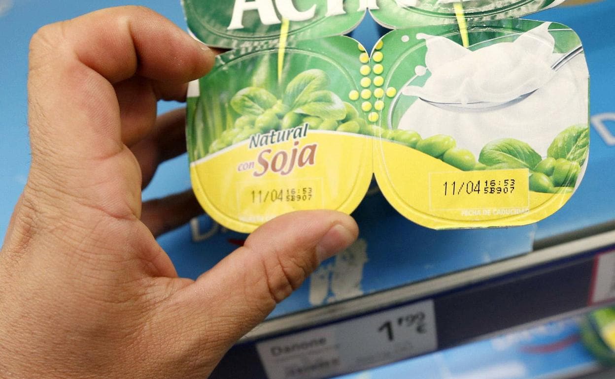 Fecha de caducidad en un yogur. 