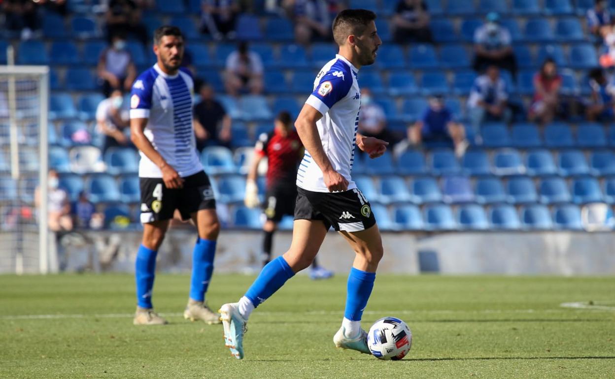 El centrocampista del Hércules Moyita, en un lance del encuentro de esta tarde en el Rico Pérez. 