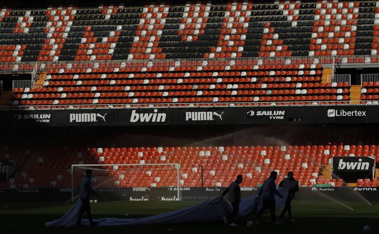 Mestalla, tras un partido. 