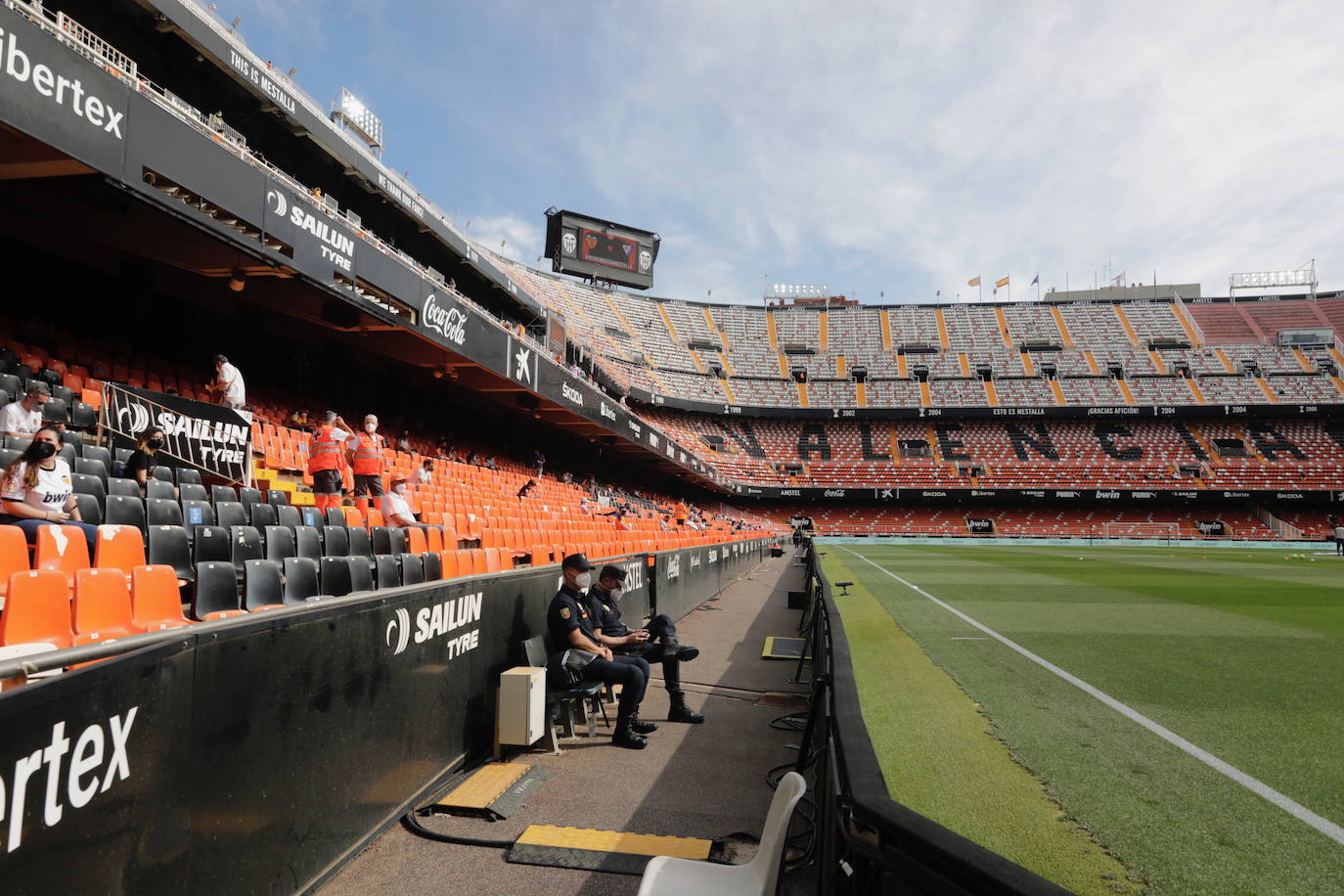 Fotos: El público vuelve a Mestalla