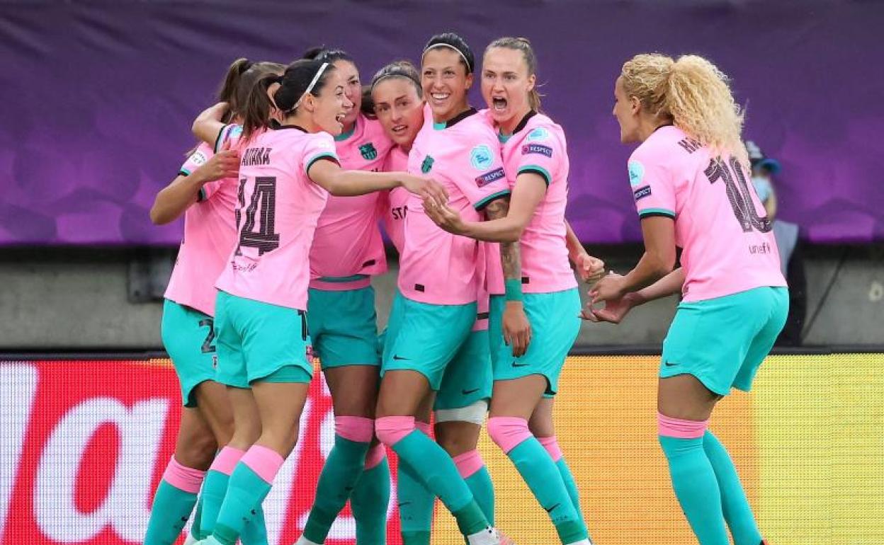 Las jugadoras del Barça celebran uno de sus goles en la final. 