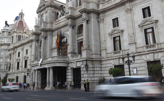 Los 111 puestos de trabajo con sueldos de hasta 2.500 euros al mes que ofrece el Ayuntamiento de Valencia