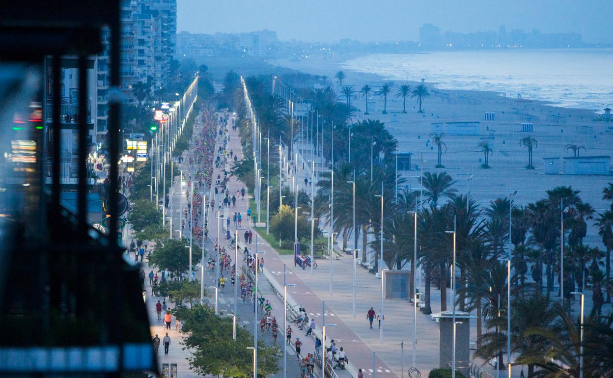 La playa de Gandia espera a mil corredores en la 10K Memorial Toni Herreros