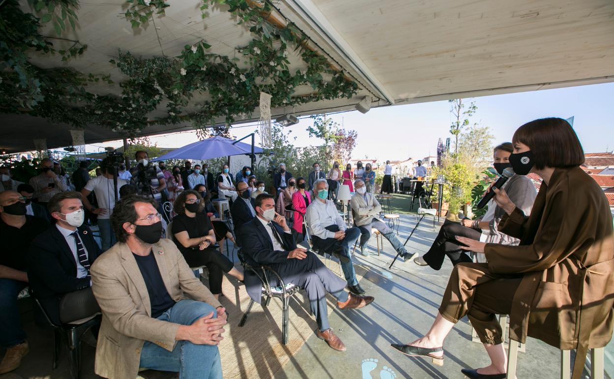 Presentación del plan 'Gandia HUB', con el que se pretende atraer a teletrabajadores de todo el mundo a la playa. 