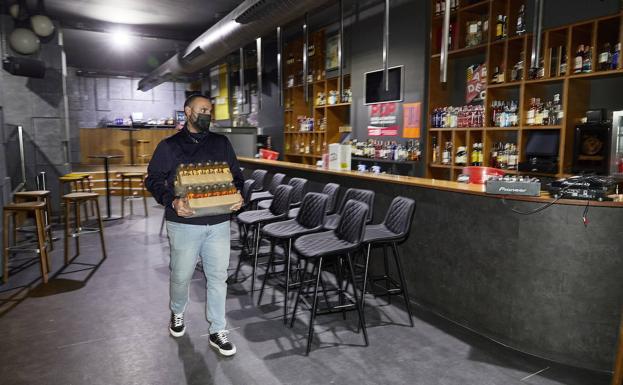 Los clubes nocturnos tuvieron que reabrir como locales de hostelería. 