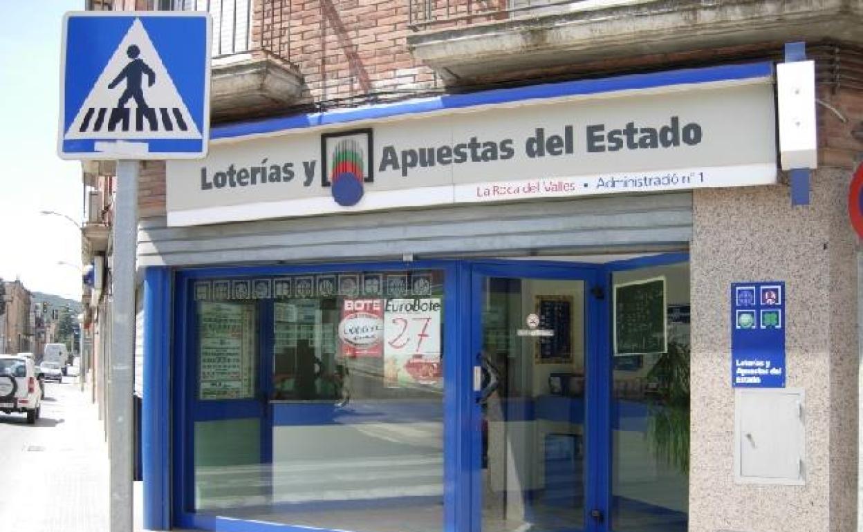 Administración de Lotería en la que se ha validado un boleto acertante, en Barcelona.