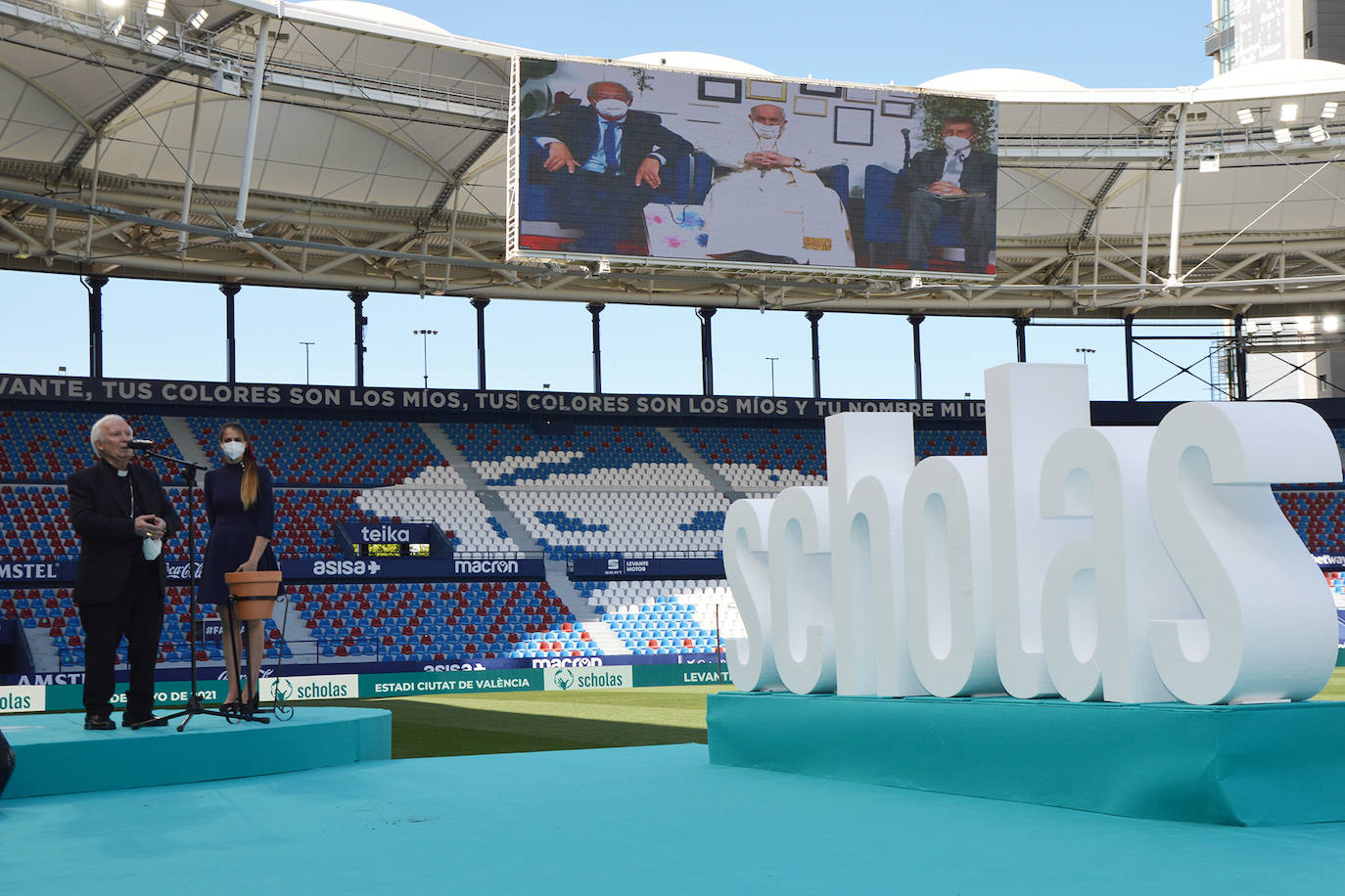 Durante su intervención el Pontífice ha explicado el significado de la pelota de trapo, una de las señas de identidad de Scholas.