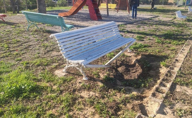 Imagen principal - Algunos de los problemas que denuncian los vecinos. 