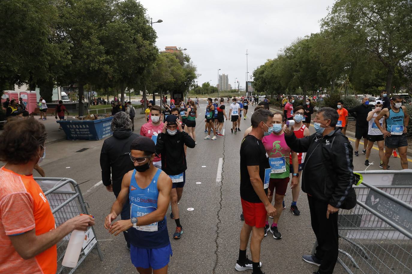 El atletismo popular retoma el pulso en Valencia con la segunda carrera celebrada en la ciudad. Los corredores se han lanzado a la calle con ganas e ilusión después de más de un año sin poder participar en este tipo de competiciones. 