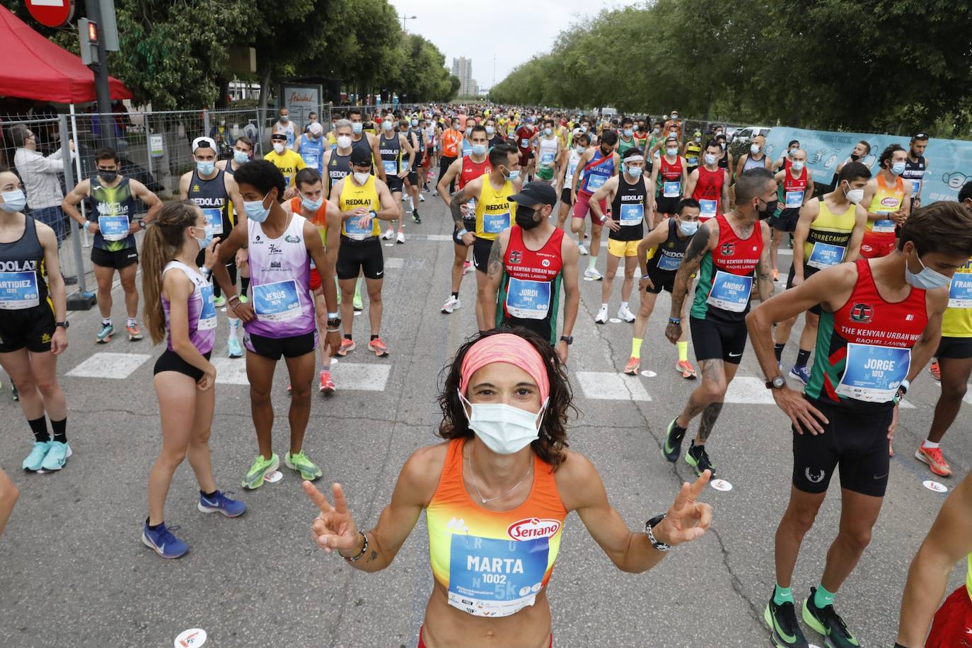 El atletismo popular retoma el pulso en Valencia con la segunda carrera celebrada en la ciudad. Los corredores se han lanzado a la calle con ganas e ilusión después de más de un año sin poder participar en este tipo de competiciones. 