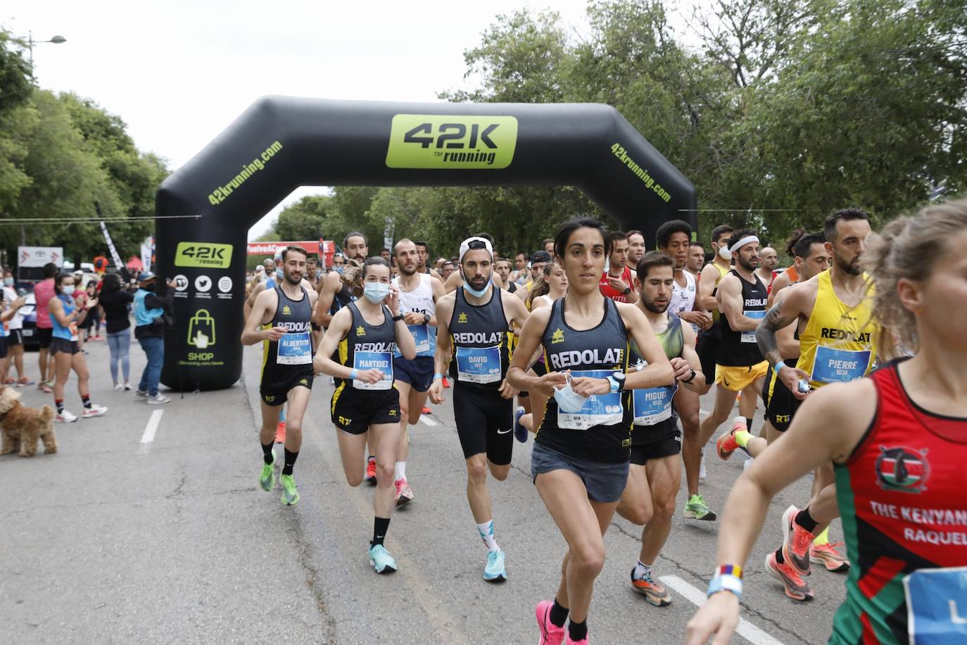 El atletismo popular retoma el pulso en Valencia con la segunda carrera celebrada en la ciudad. Los corredores se han lanzado a la calle con ganas e ilusión después de más de un año sin poder participar en este tipo de competiciones. 