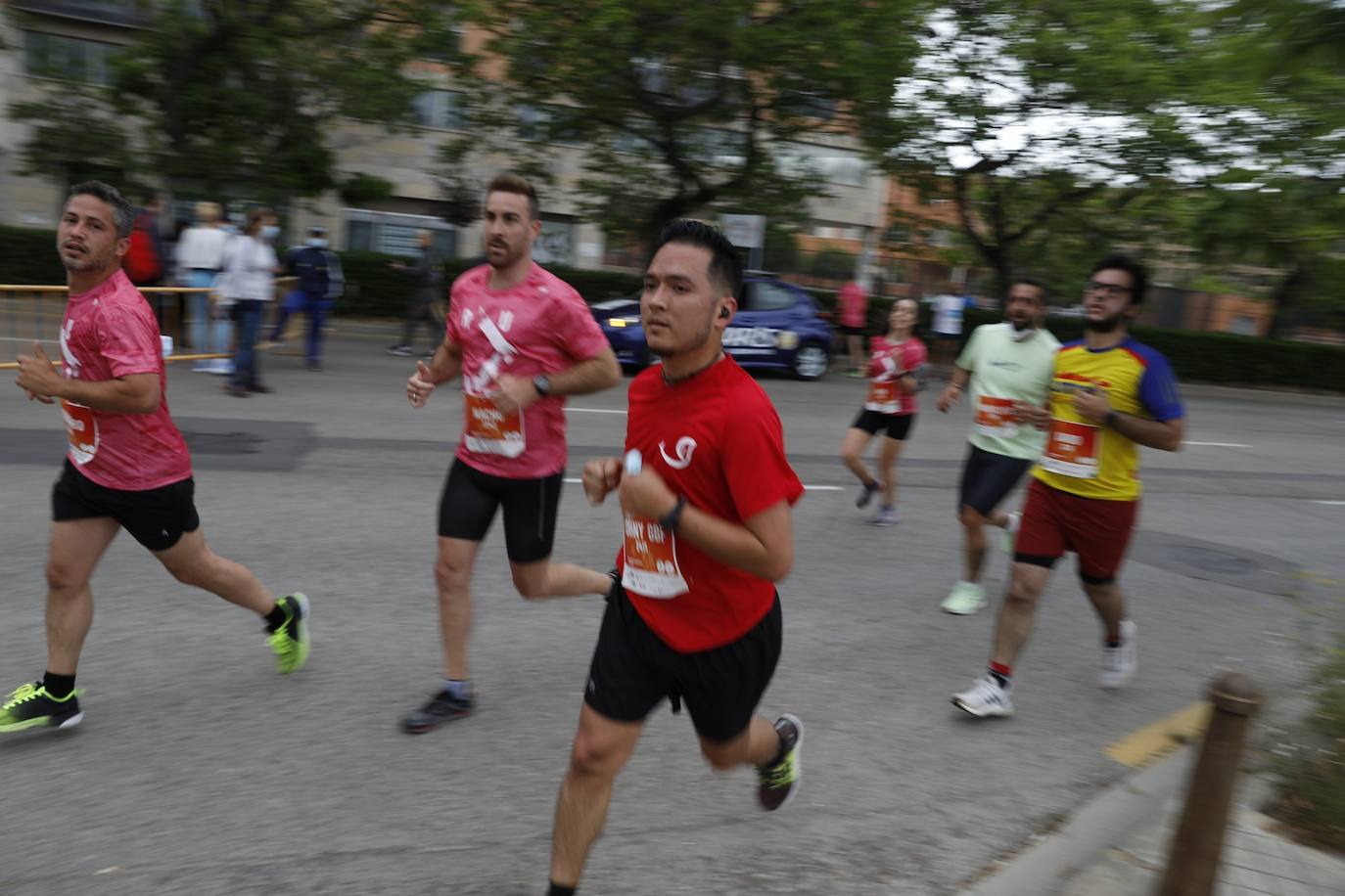 El atletismo popular retoma el pulso en Valencia con la segunda carrera celebrada en la ciudad. Los corredores se han lanzado a la calle con ganas e ilusión después de más de un año sin poder participar en este tipo de competiciones. 