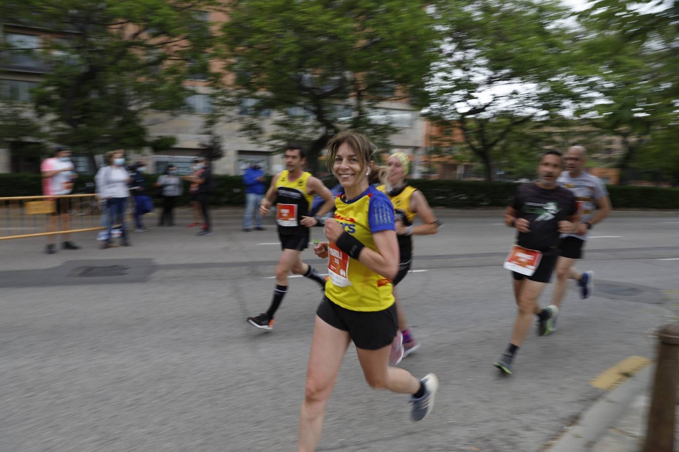 El atletismo popular retoma el pulso en Valencia con la segunda carrera celebrada en la ciudad. Los corredores se han lanzado a la calle con ganas e ilusión después de más de un año sin poder participar en este tipo de competiciones. 