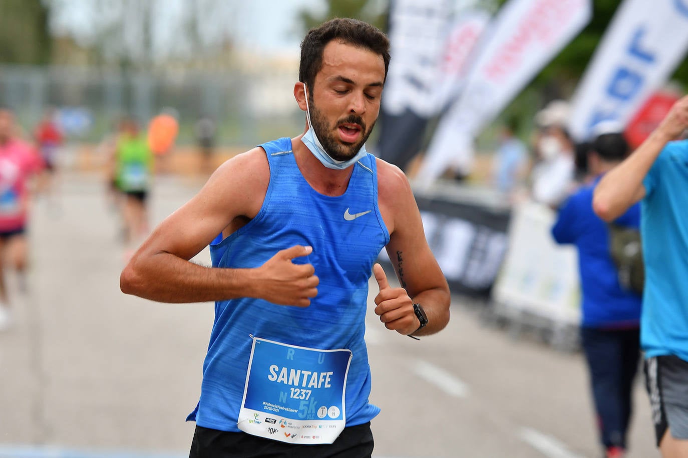 Bajo el lema 'Valencia vuelve a correr', los participantes de la 5K han salido a recorrer la ciudad de Valencia al ritmo de sus zancadas. La ciudad ha acogido la segunda carrera popular tras más de un año de parón por el coronavirus y los corredores se han lanzado a las calles con ganas e ilusión.