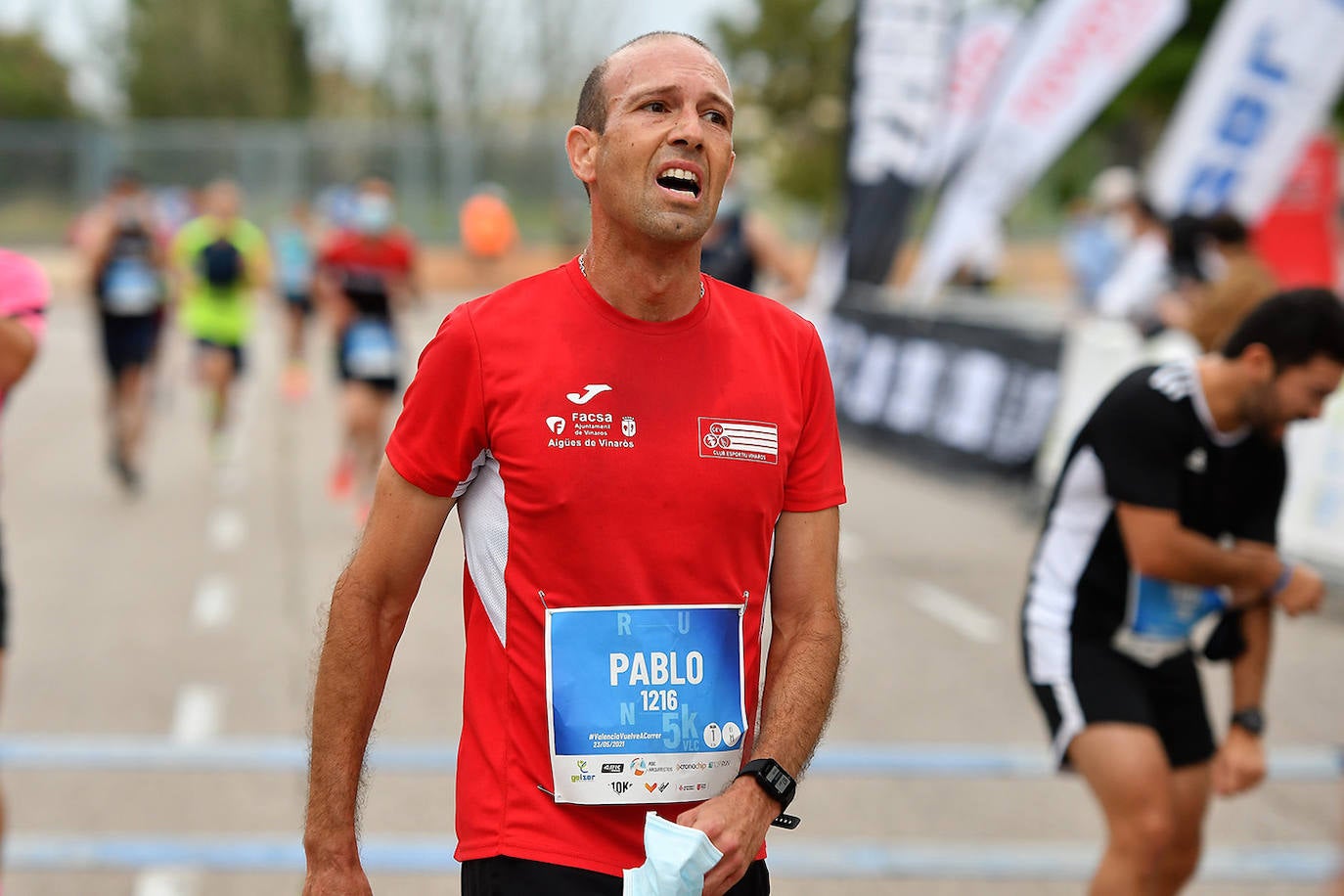 Bajo el lema 'Valencia vuelve a correr', los participantes de la 5K han salido a recorrer la ciudad de Valencia al ritmo de sus zancadas. La ciudad ha acogido la segunda carrera popular tras más de un año de parón por el coronavirus y los corredores se han lanzado a las calles con ganas e ilusión.