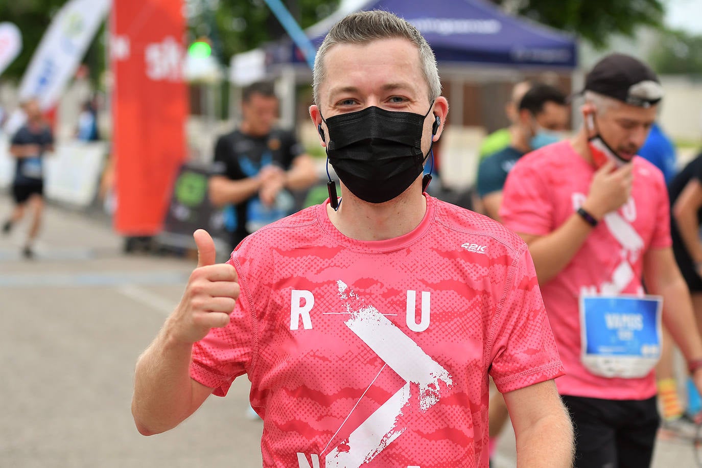 Bajo el lema 'Valencia vuelve a correr', los participantes de la 5K han salido a recorrer la ciudad de Valencia al ritmo de sus zancadas. La ciudad ha acogido la segunda carrera popular tras más de un año de parón por el coronavirus y los corredores se han lanzado a las calles con ganas e ilusión.