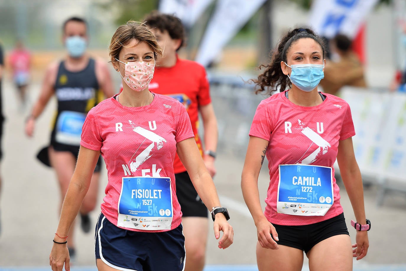 Bajo el lema 'Valencia vuelve a correr', los participantes de la 5K han salido a recorrer la ciudad de Valencia al ritmo de sus zancadas. La ciudad ha acogido la segunda carrera popular tras más de un año de parón por el coronavirus y los corredores se han lanzado a las calles con ganas e ilusión.