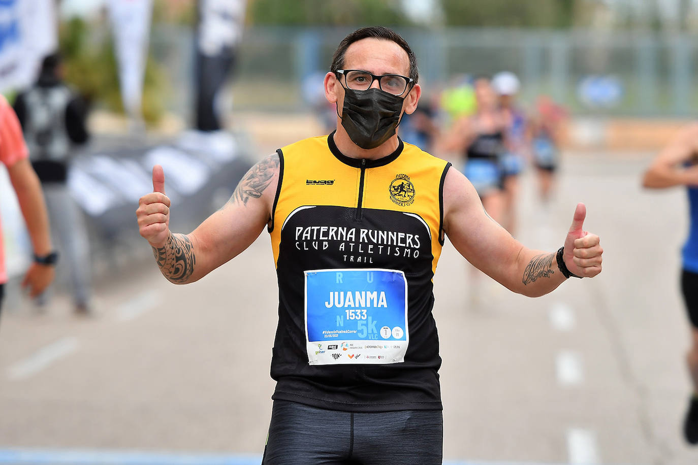 Bajo el lema 'Valencia vuelve a correr', los participantes de la 5K han salido a recorrer la ciudad de Valencia al ritmo de sus zancadas. La ciudad ha acogido la segunda carrera popular tras más de un año de parón por el coronavirus y los corredores se han lanzado a las calles con ganas e ilusión.