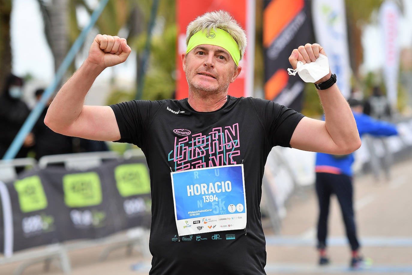 Bajo el lema 'Valencia vuelve a correr', los participantes de la 5K han salido a recorrer la ciudad de Valencia al ritmo de sus zancadas. La ciudad ha acogido la segunda carrera popular tras más de un año de parón por el coronavirus y los corredores se han lanzado a las calles con ganas e ilusión.