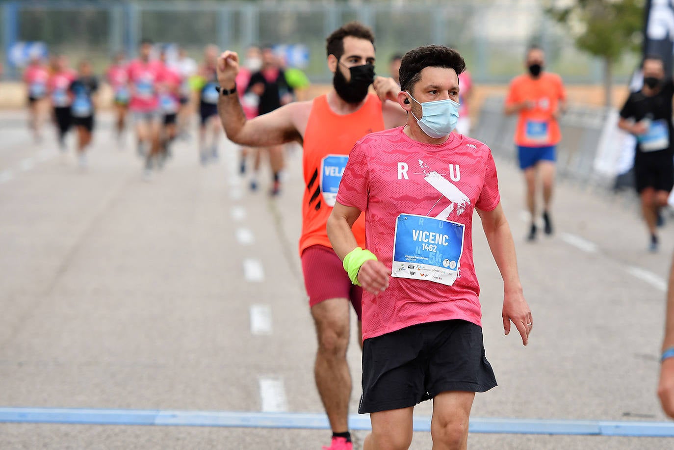 Bajo el lema 'Valencia vuelve a correr', los participantes de la 5K han salido a recorrer la ciudad de Valencia al ritmo de sus zancadas. La ciudad ha acogido la segunda carrera popular tras más de un año de parón por el coronavirus y los corredores se han lanzado a las calles con ganas e ilusión.