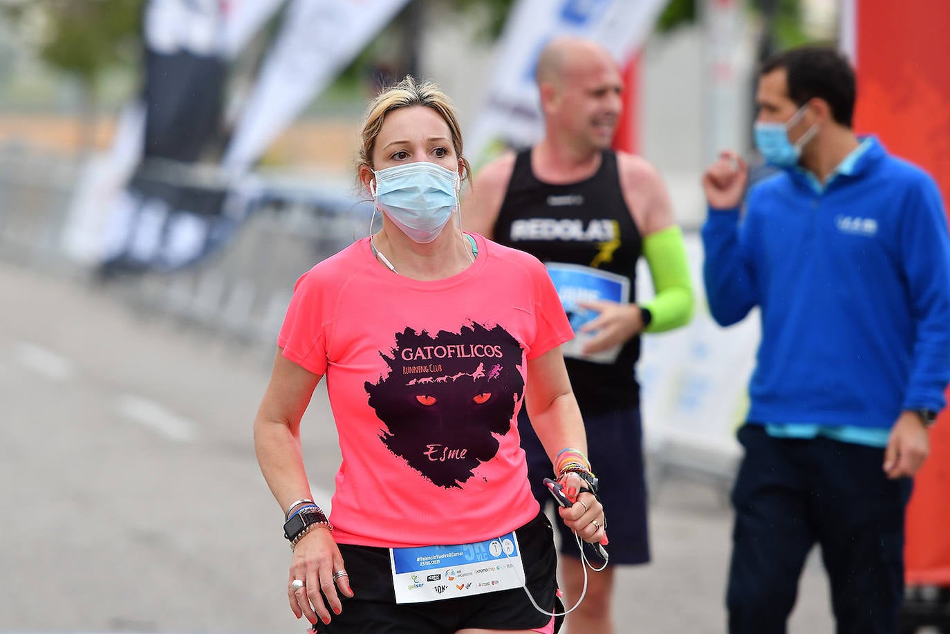 Bajo el lema 'Valencia vuelve a correr', los participantes de la 5K han salido a recorrer la ciudad de Valencia al ritmo de sus zancadas. La ciudad ha acogido la segunda carrera popular tras más de un año de parón por el coronavirus y los corredores se han lanzado a las calles con ganas e ilusión.