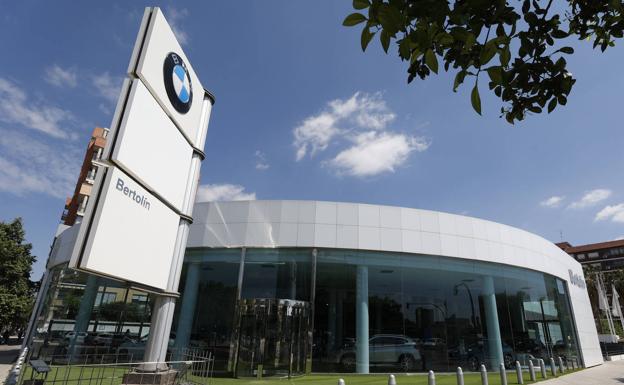 Así es la fachada del concesionario BMW Bertolín de la avenida General Avilés de Valencia.