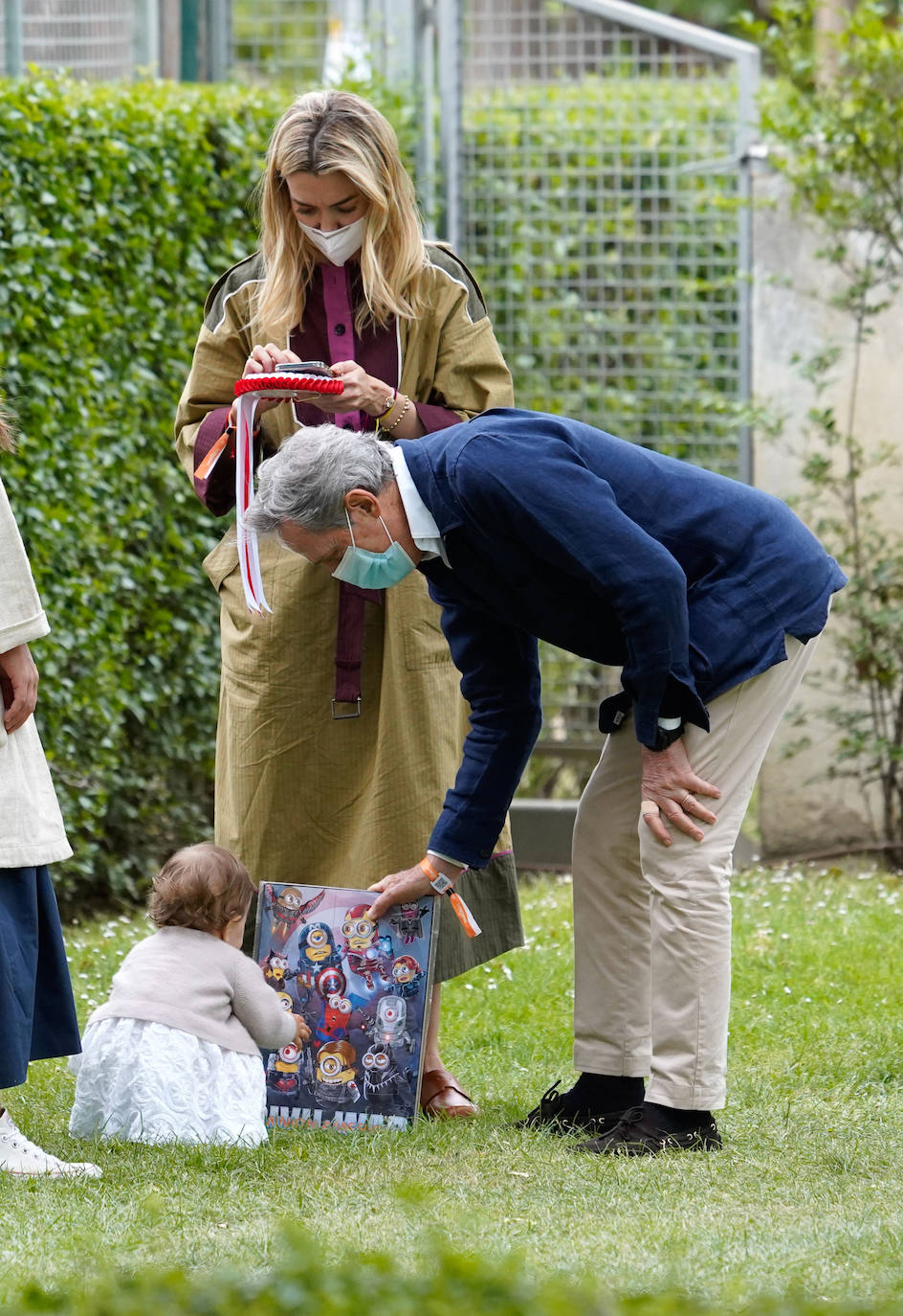 Marta Ortega, su hija Matilda y Sergio Álvarez Moya 