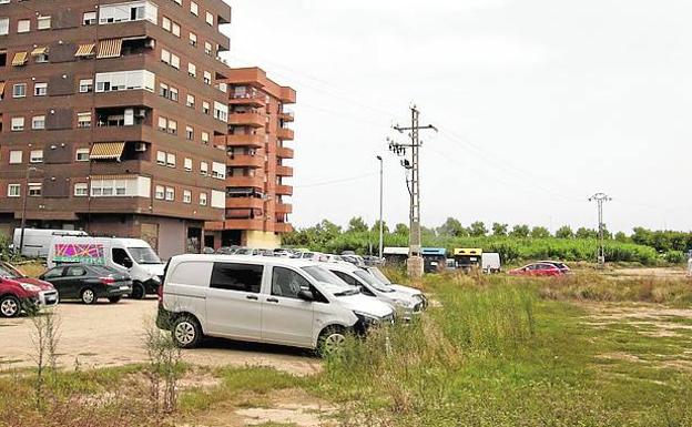 Benimaclet.Parte de los solares sin urbanizar en el barrio. 