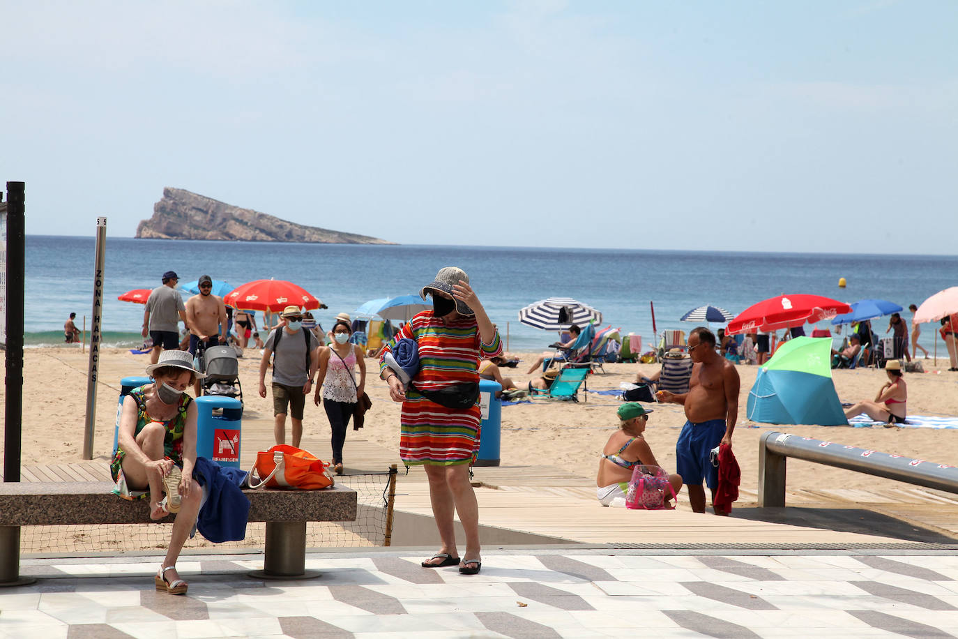 Fotos: Los turistas empiezan a desembar en la costa valenciana