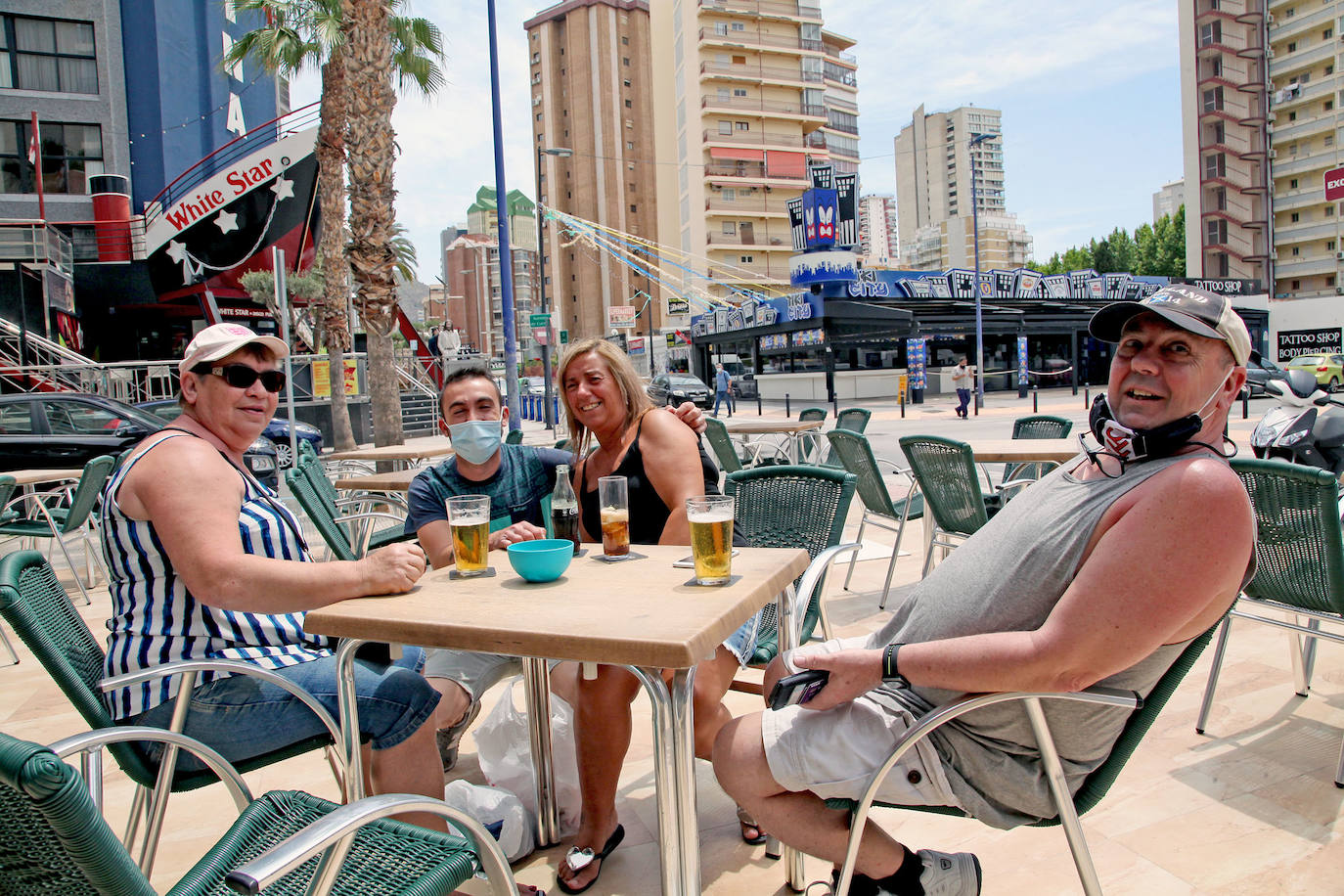 Fotos: Los turistas empiezan a desembar en la costa valenciana