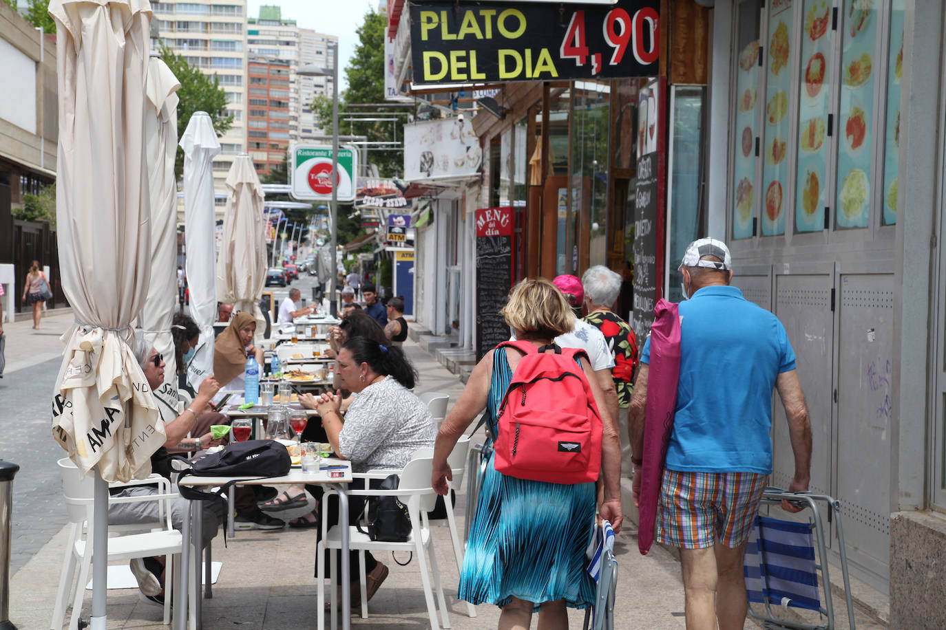 Fotos: Los turistas empiezan a desembar en la costa valenciana