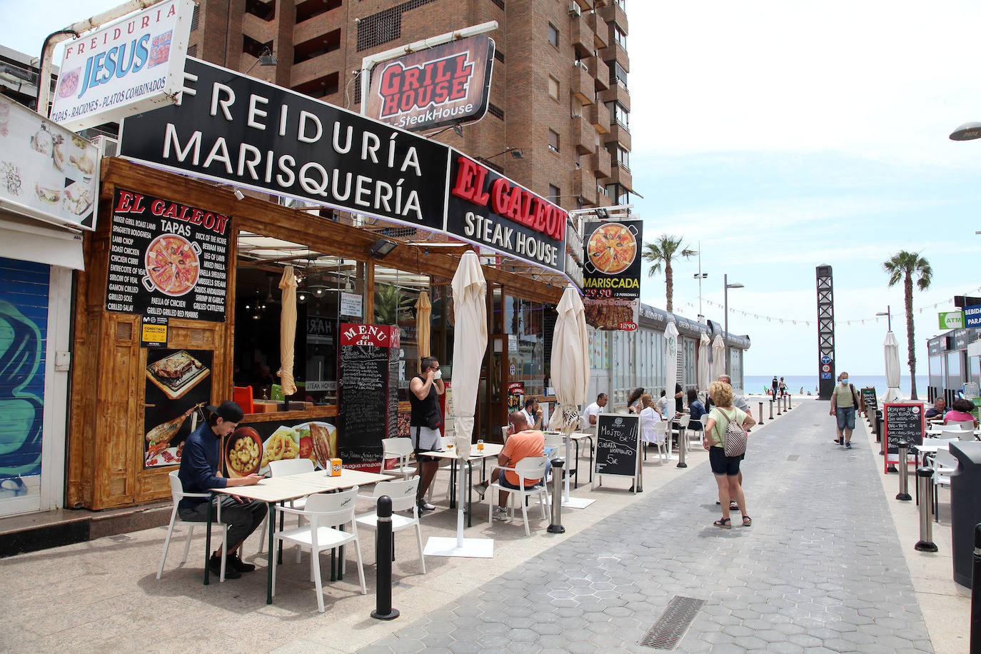 Fotos: Los turistas empiezan a desembar en la costa valenciana