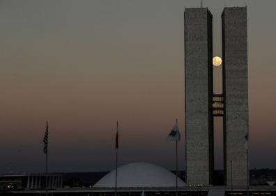 Imagen secundaria 1 - La luna llena de mayo desde diferentes puntos. 