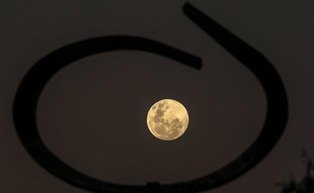 Imagen principal - La luna llena de mayo desde diferentes puntos. 